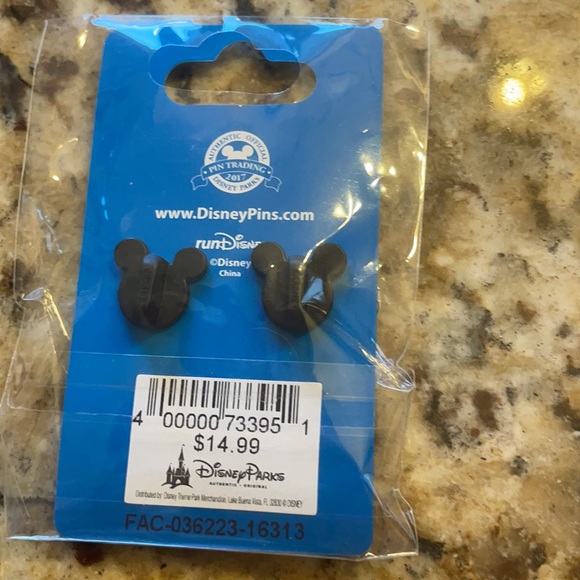 NWT Disney parks run Disney pin - Picture 2 of 2